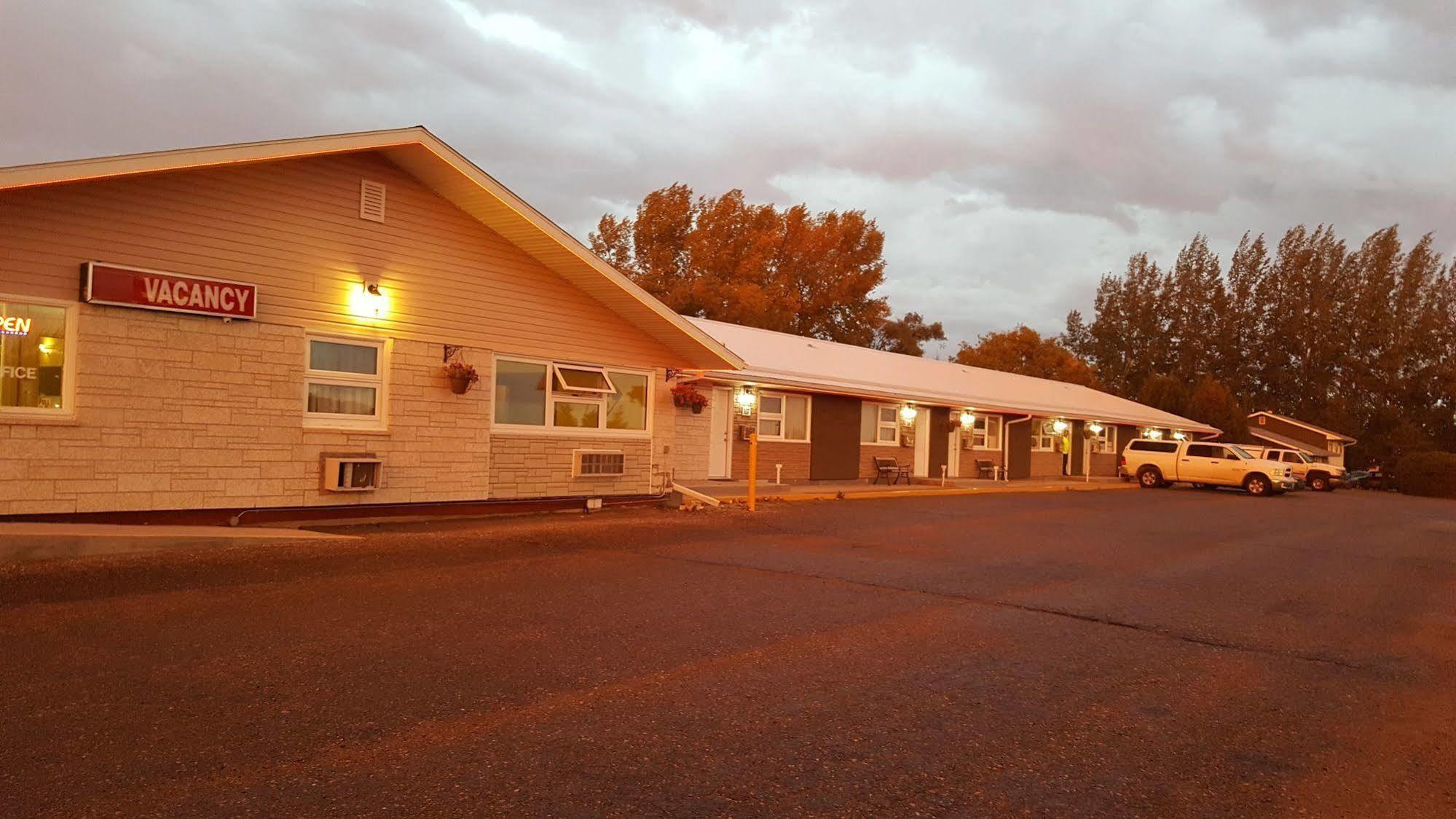 Westway Inn Motel Neepawa Exteriör bild