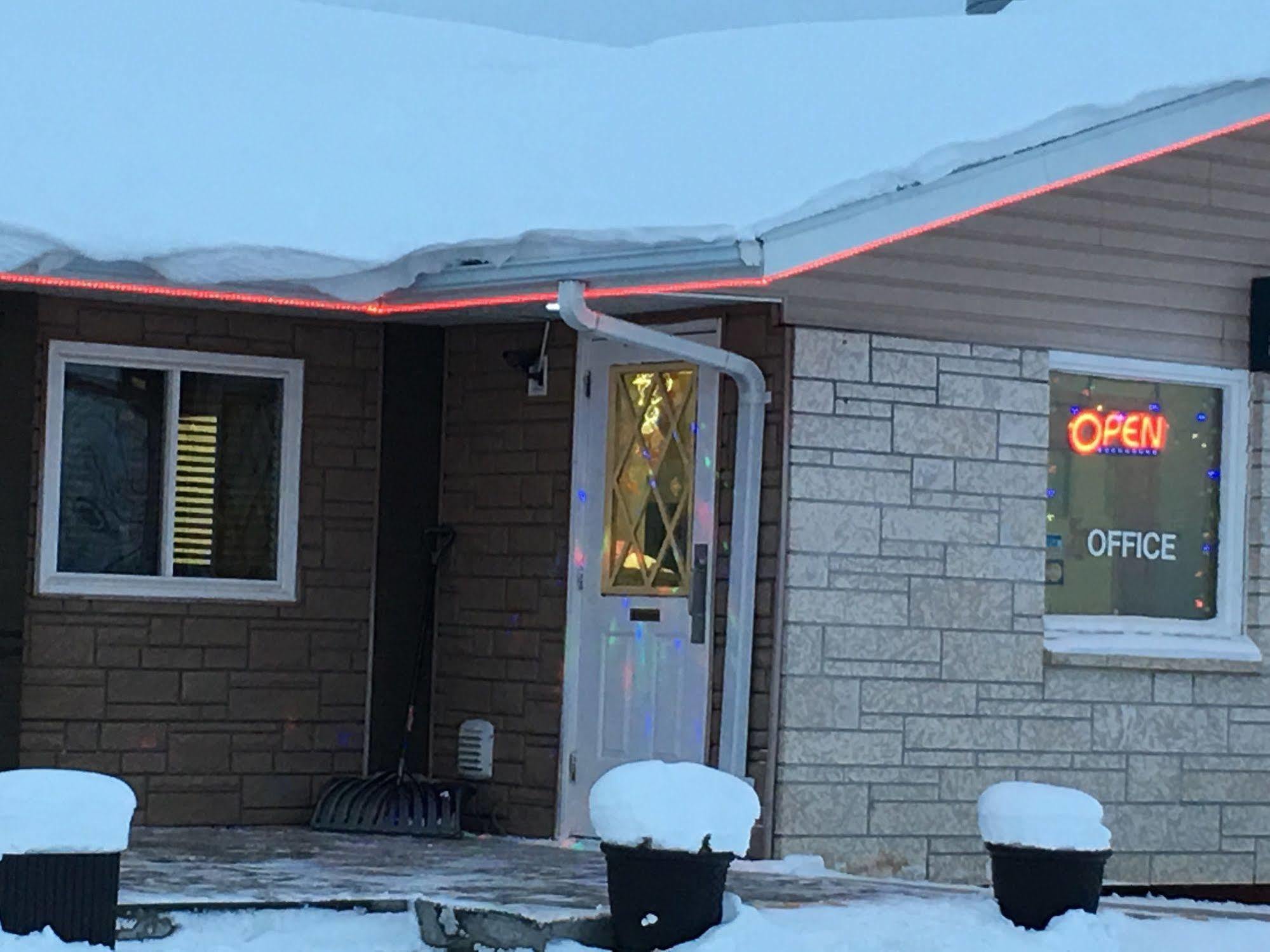 Westway Inn Motel Neepawa Exteriör bild